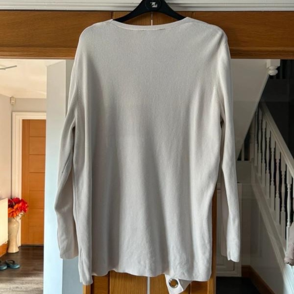Classic Black ItemWhite top from Star Julienmacdonald size 20